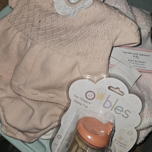 Sweater/knitted onsie bany blanket and funny mug/sippy cup/NEED GONE ASAP! - Picture 3 of 7